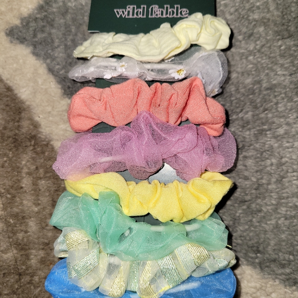 ⚘️Host Pick⚘️ 5/$25 Wild Fable Hair Scrunchies New